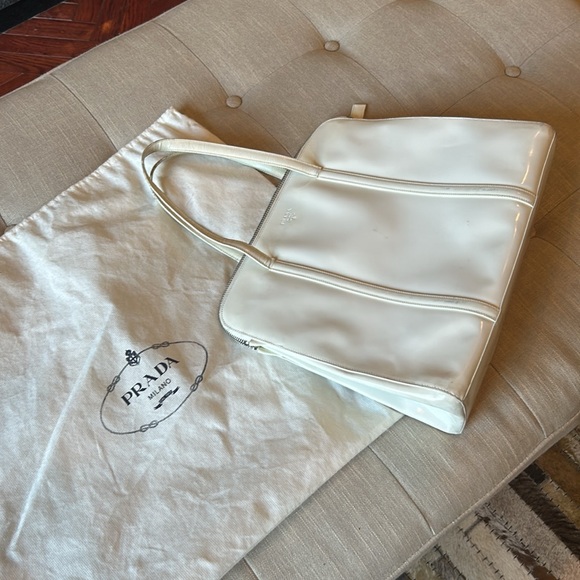 Prada
Vintage Re-Edition 1995 Handbag in White - Picture 2 of 8